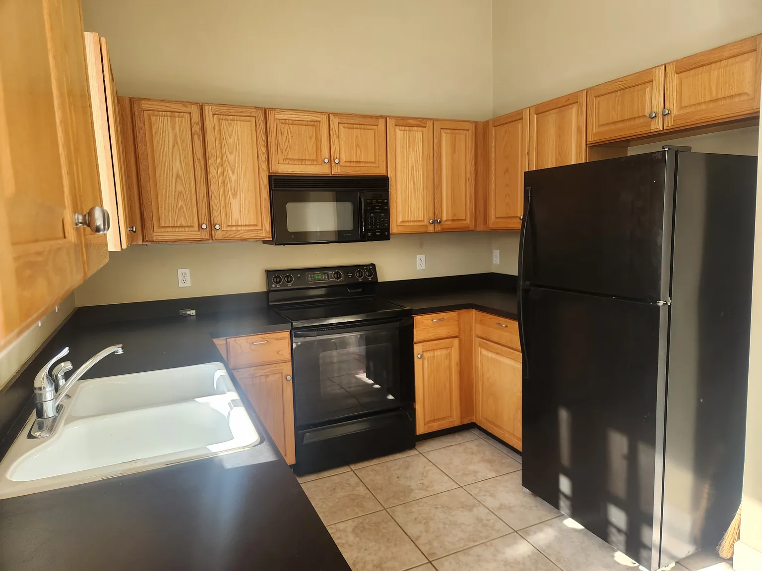 1881 Beach Ave — Photo 4