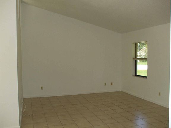 5th image of 7 Blakefield Dr