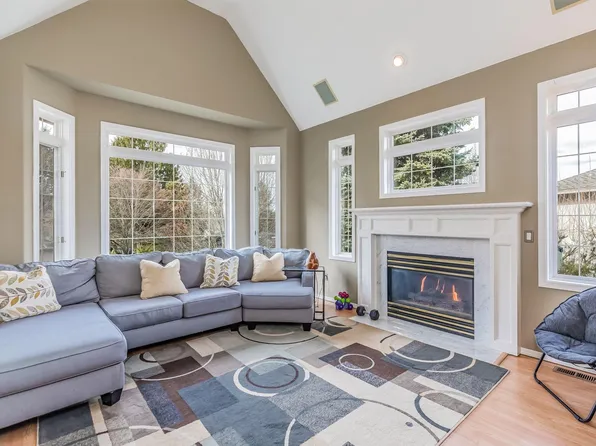 18203 NW Montreux Dr, Issaquah, WA 98027