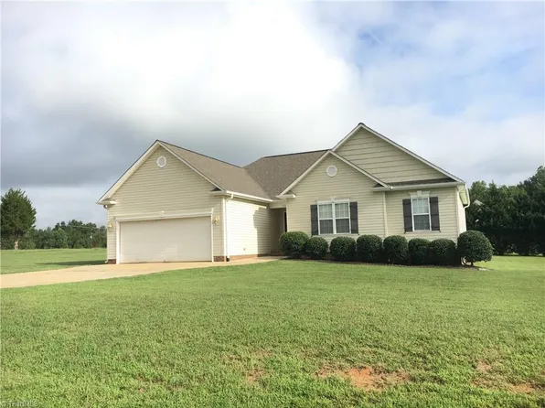 129 Still Waters Dr, Advance, NC 27006