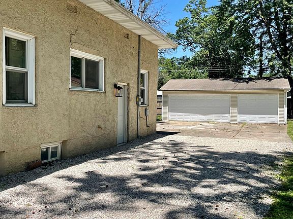 2nd image of 1406 Ravenswood Dr