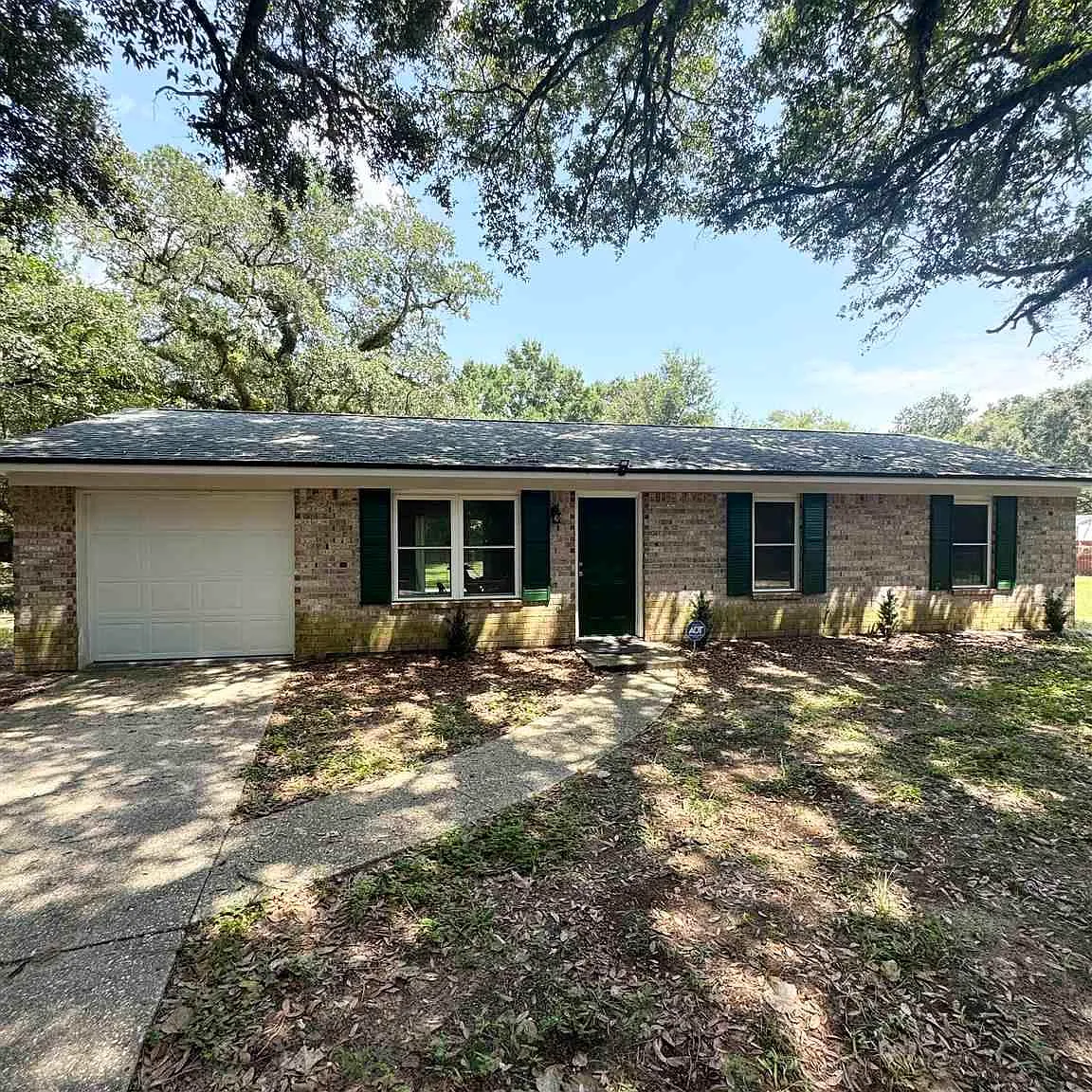 3 bed, 1000 sqft, $1,600 — Photo 1