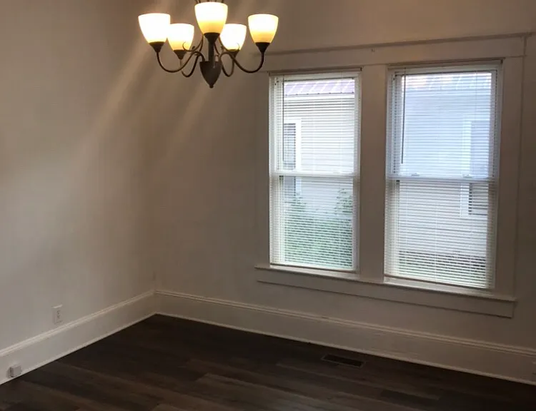1104 S George St — Photo 3