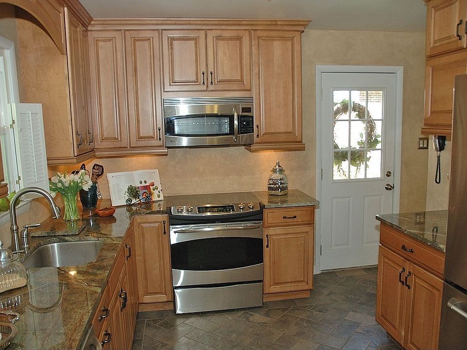 Kitchen door to side yard