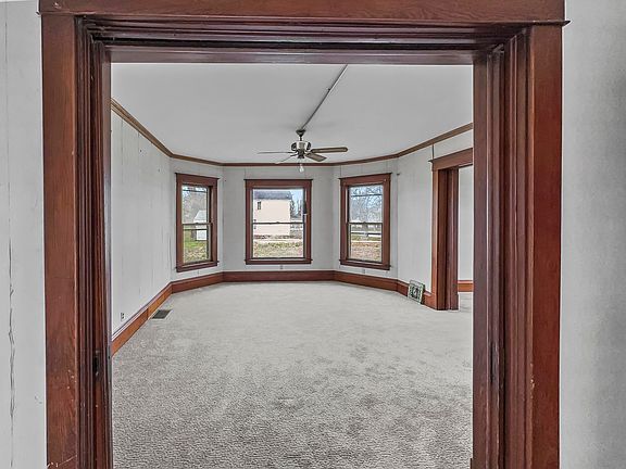 5th image of 170 E Iroquois St