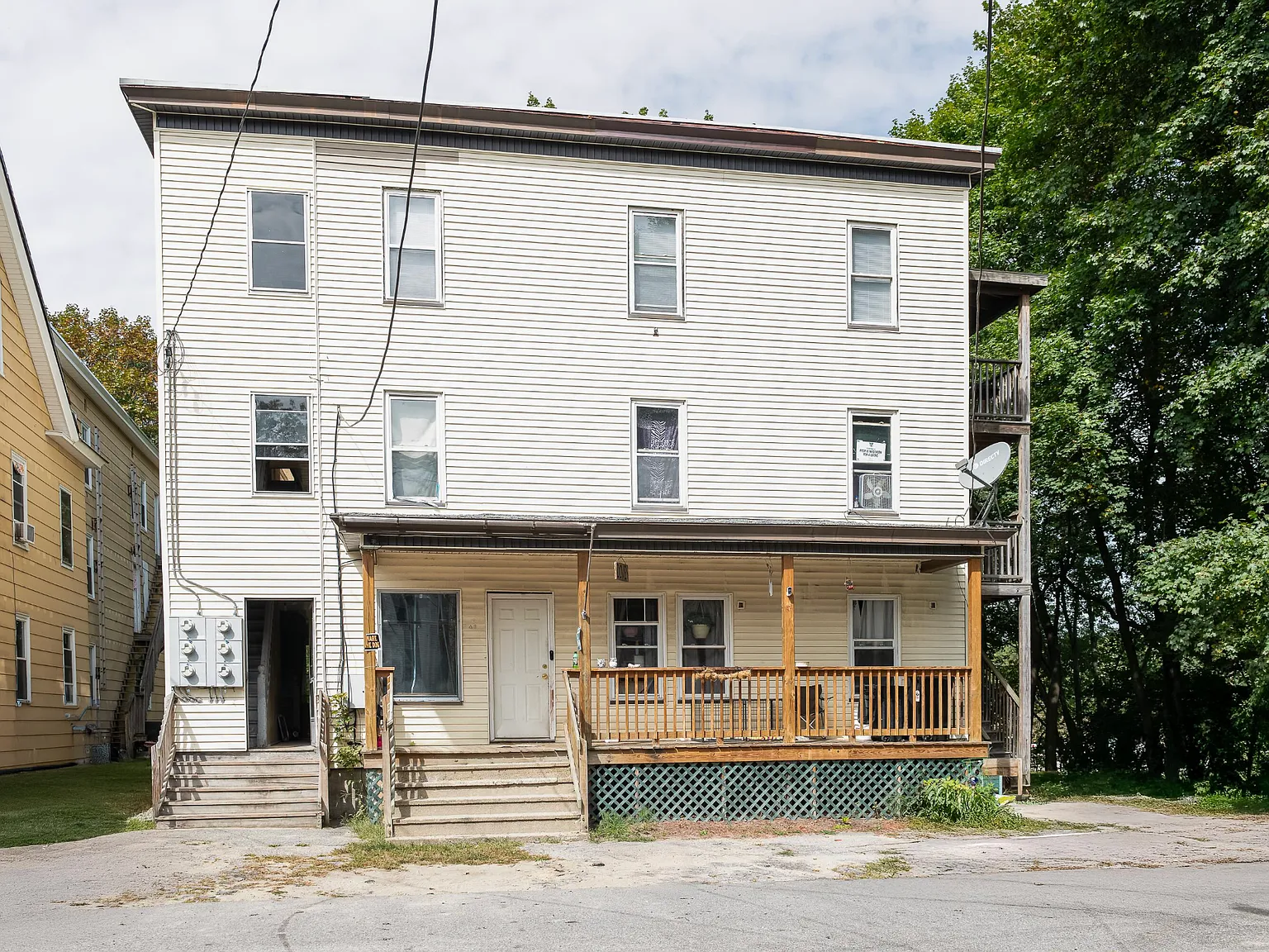 2 bed, $925 — Photo 1
