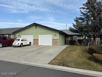 417 S 74th Ave, Yakima, WA, 98908