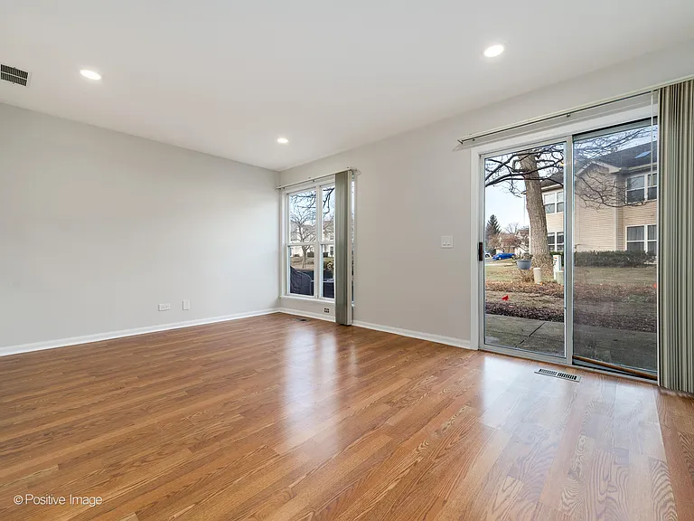 1056 Woodhill Ct — Photo 8