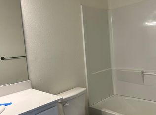 202 Henderson St, Bonham, TX 75418