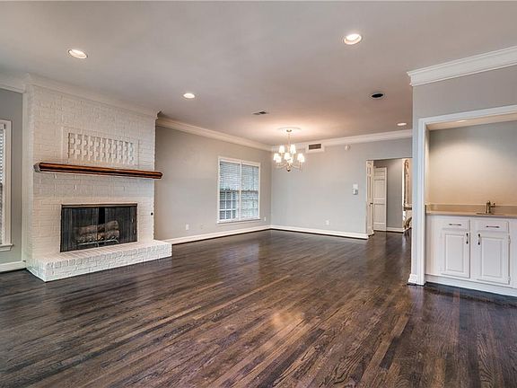 5th image of 4116 Lovers Ln