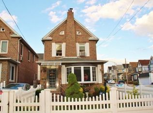 5427 65th Pl, Maspeth, NY 11378