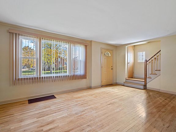 5th image of 9905 Herrick Ave
