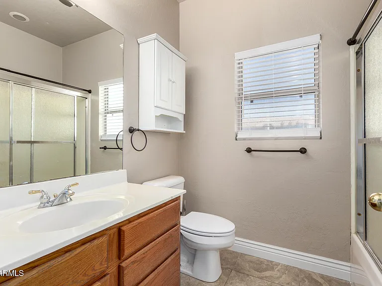 359 E Horseshoe Ave — Photo 24