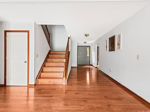 2nd image of 4877 Davis Ct