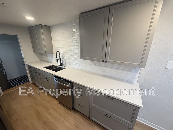 3rd image of 704 La Poblana Rd NW Unit 1