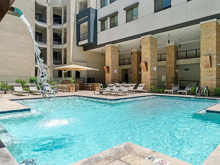 Scottsdale Grand — Photo 10
