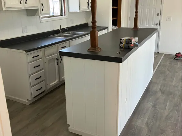 221 E 3rd St, Mineral, IL 61344