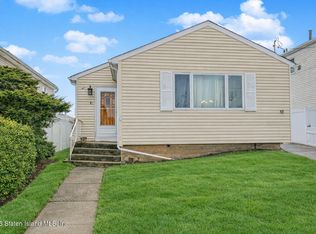 12 Walker Pl, Staten Island, NY 10312