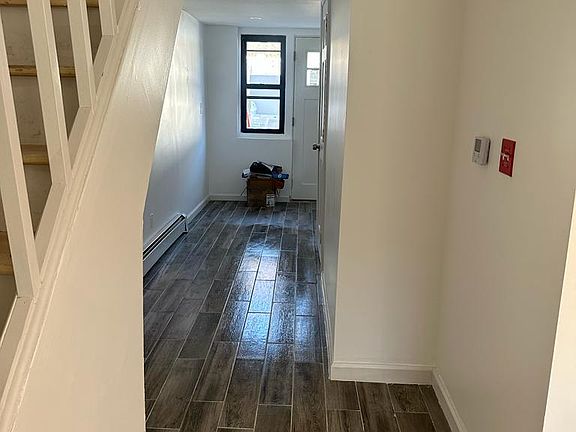 4th image of 8307 Doran Ave Floor 1