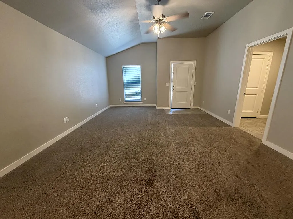 3 bed, 2.0 bath, 1566 sqft, $2,500 — Photo 3