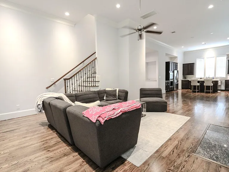 2037 Fannin Sta N — Photo 22