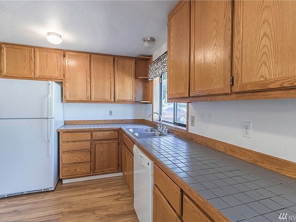 4th image of 21875 Apollo Dr NE