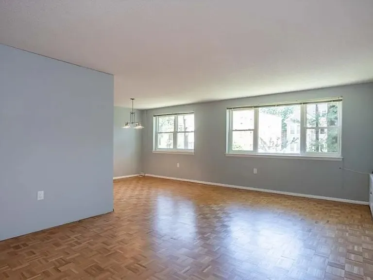 887 Farmington Ave #1E — Photo 3