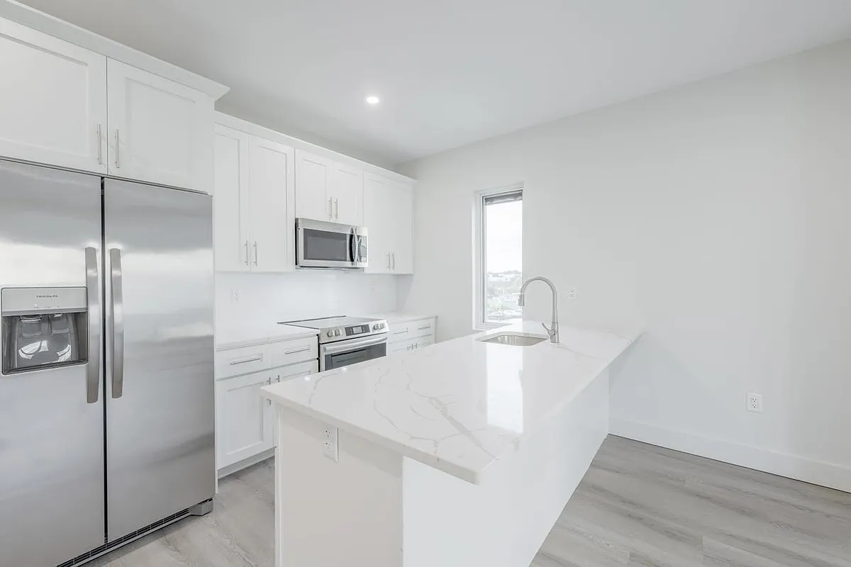 Building Photo - 34 Knight St #106