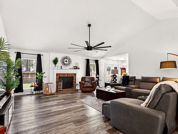 2nd image of 110 Heron Ln