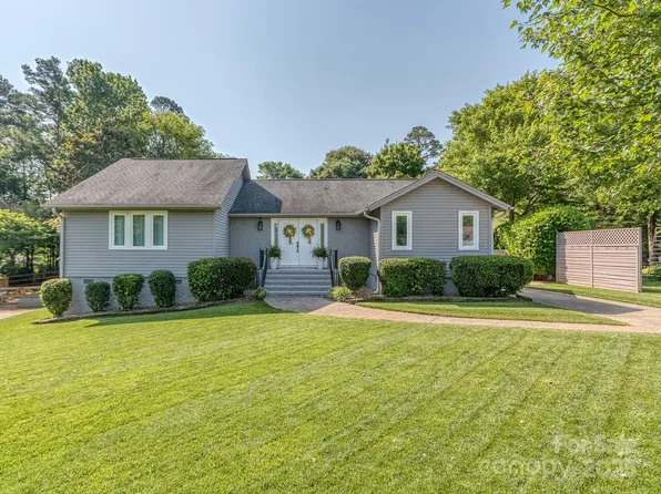 214 Wilcrest Dr, Matthews, NC 28105