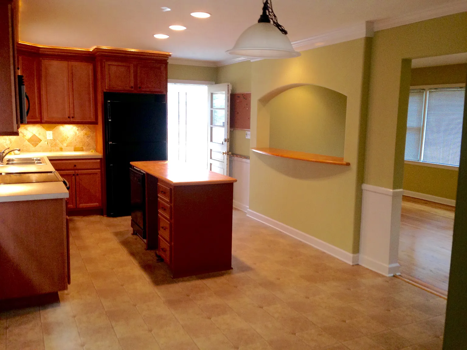 3 bed, 1200 sqft, $1,840 — Photo 3