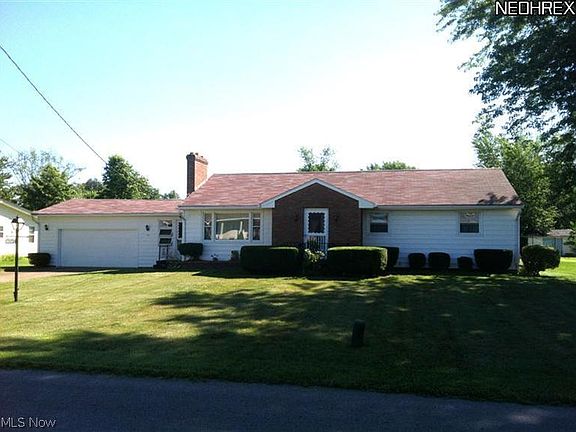 2nd image of 22 Lake Breeze Dr