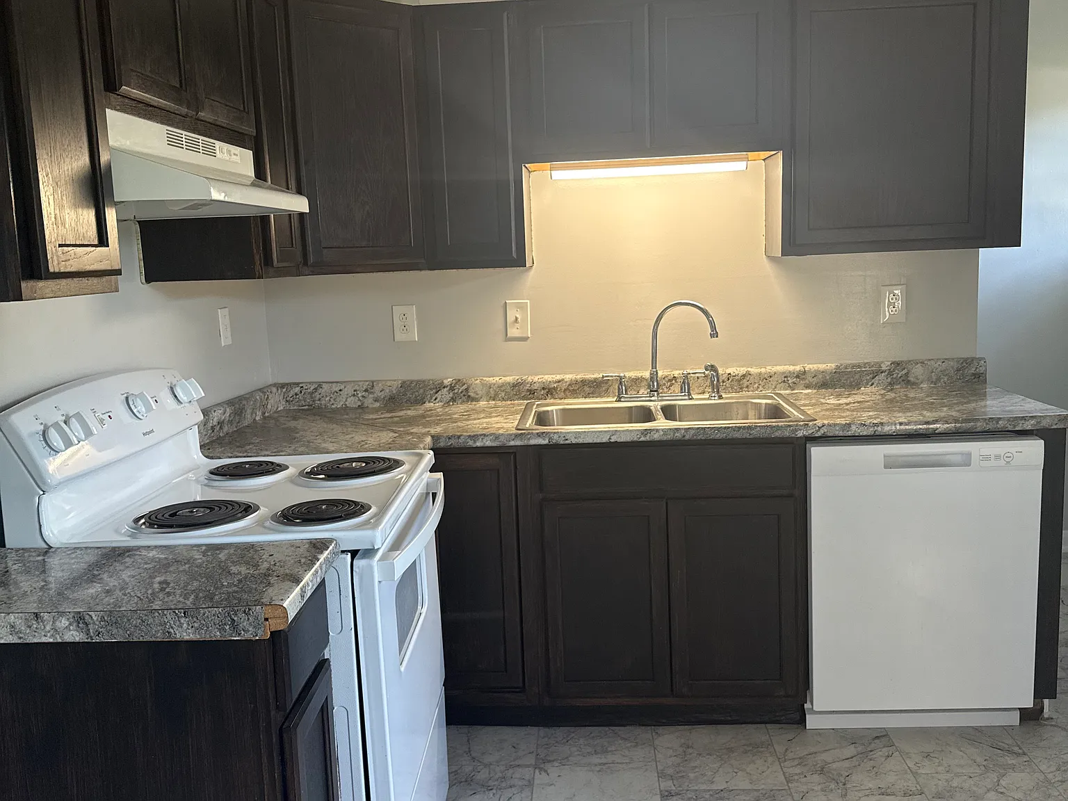 3 bed, 1.5 bath, 1500 sqft, $1,000 — Photo 4