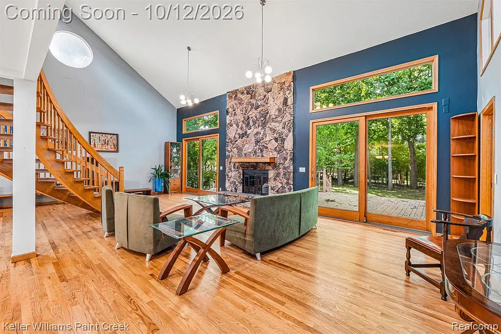 4 bed, 3.5 bath, 4544 sqft, $4,800 — Photo 4
