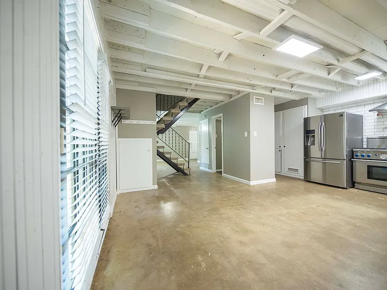 1717 N Locust St — Photo 31