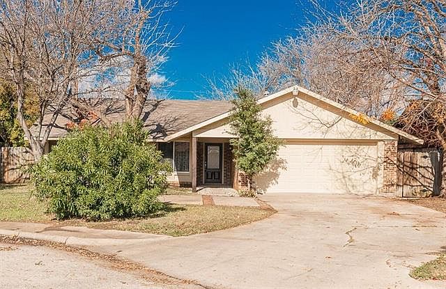 1st image of 806 La Cresta Ct