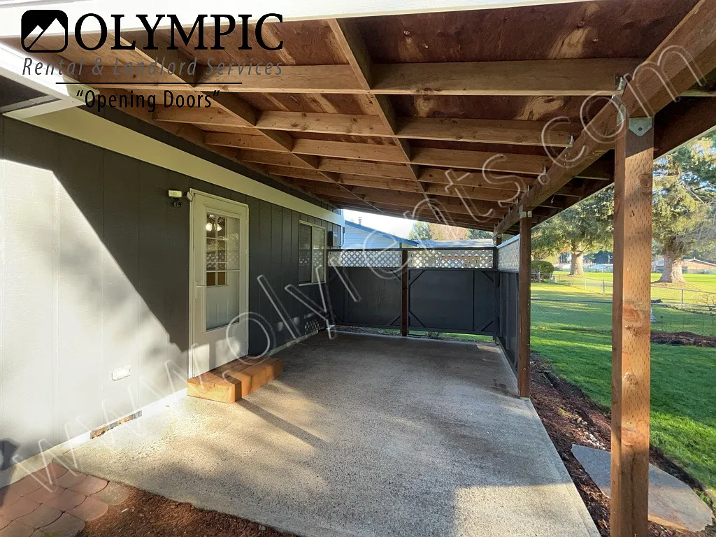 3 bed 2.5 bath on 14th hole in Capitol City Golf Estates! — Photo 2