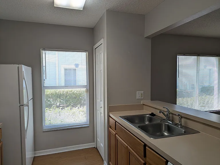 4122 Waterside Island Ct — Photo 8