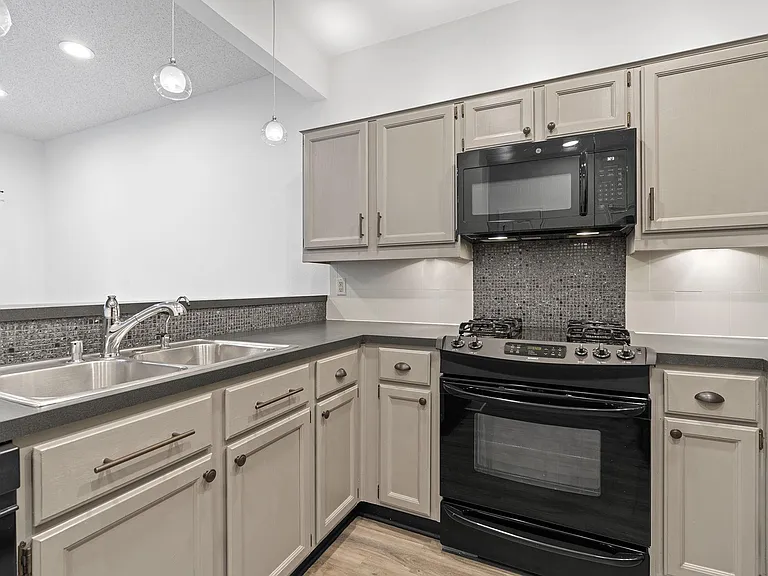 10819 Crown Colony Dr #22 — Photo 7