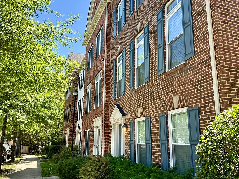 804 W Glebe Rd — Photo 2
