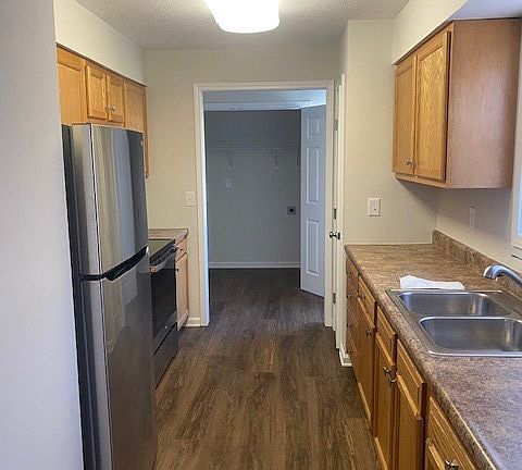 4th image of 328 Elm St