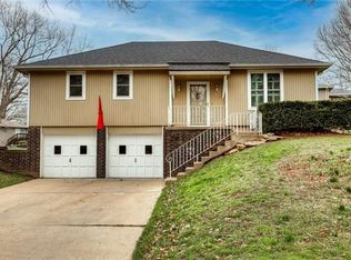 807 Citadel Dr, Weston, MO 64098