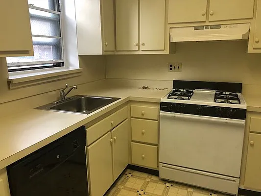 Rented by 18 REALTY | media 67