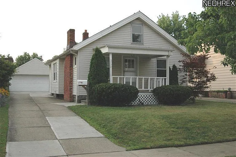 5730 Longwood Ave photo 1