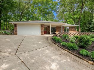 1962 Sherlynn Dr, Brighton, MI