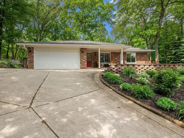 1962 Sherlynn Dr, Brighton, MI 48114