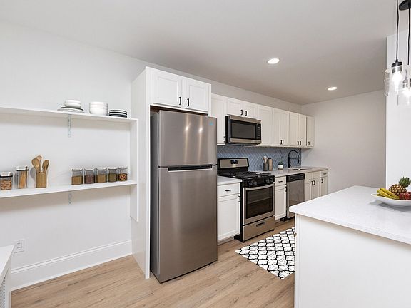 Kitchen-Renovated (1BR, 1BA)