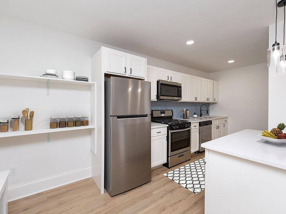 Kitchen-Renovated (1BR, 1BA)