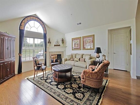 4th image of 1617 Southfield Cir #68