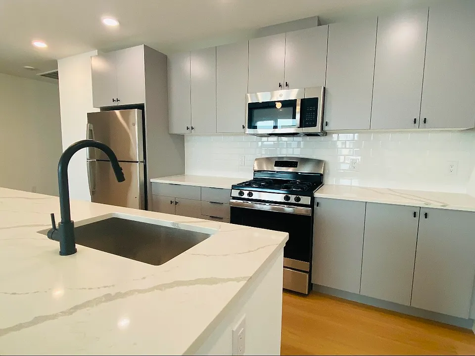 403 Jackson St #505